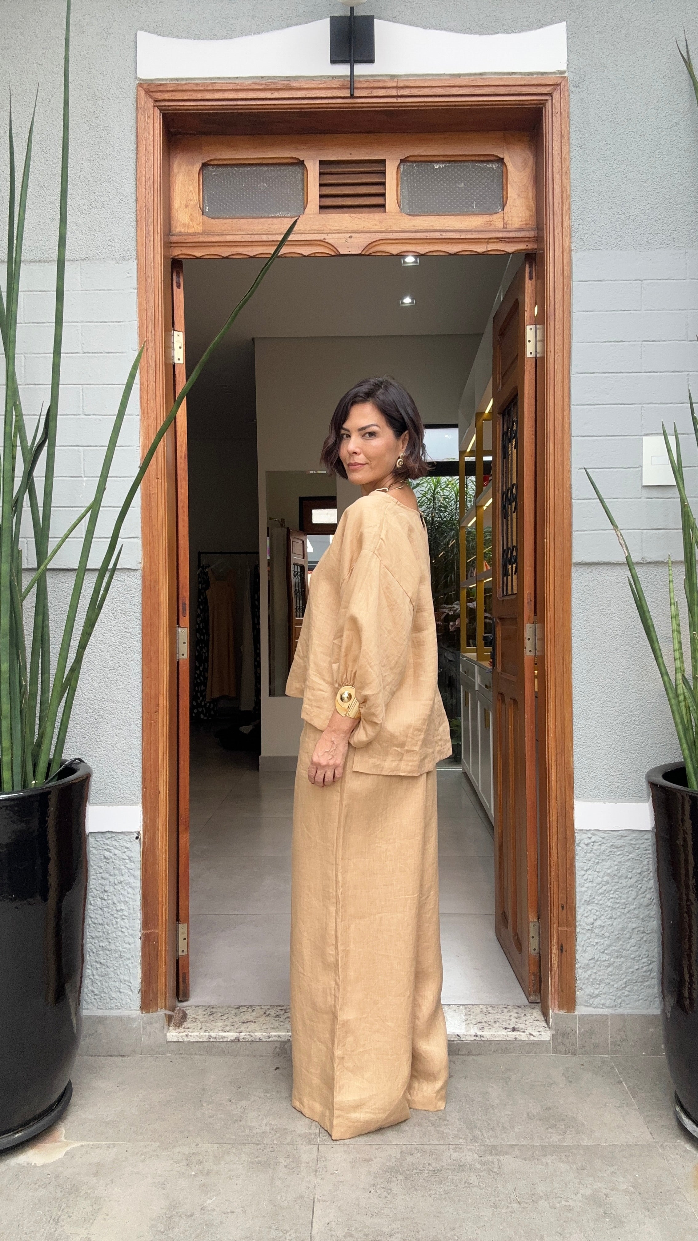 Conjunto Biella em Linho Puro — Vista Lateral | EZILDINHA