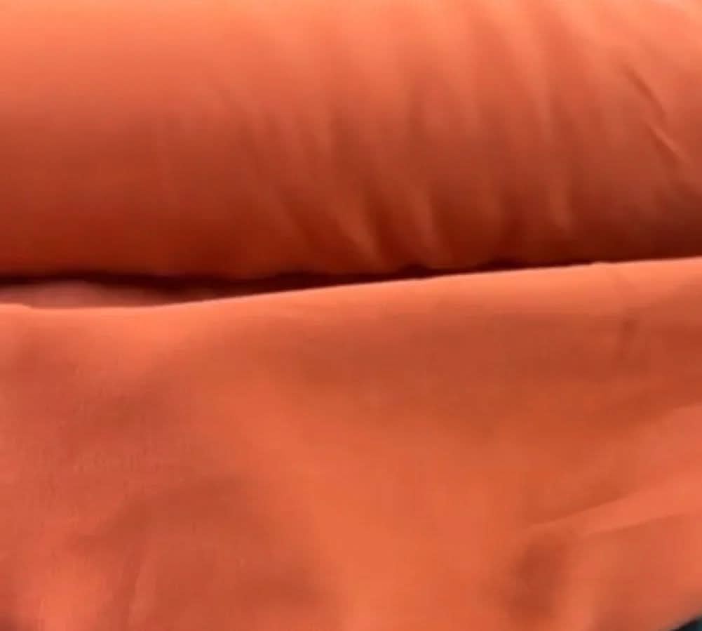 Tecido de linho puro em tom laranja, ideal para kaftans e vestidos elegantes EZILDINHA
