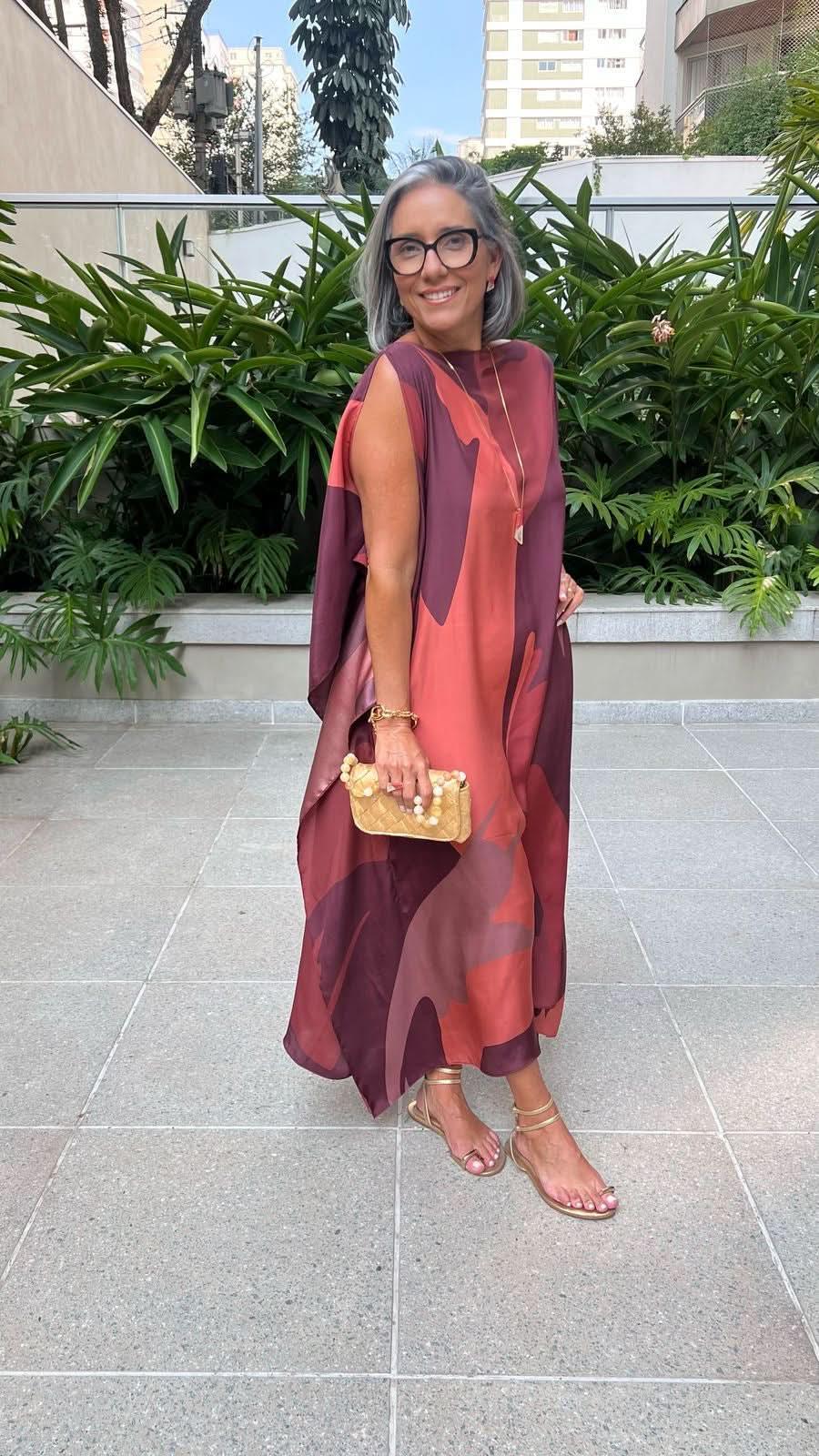 Kaftan Longo Seda Estampa Gotham — Vista Lateral | EZILDINHA