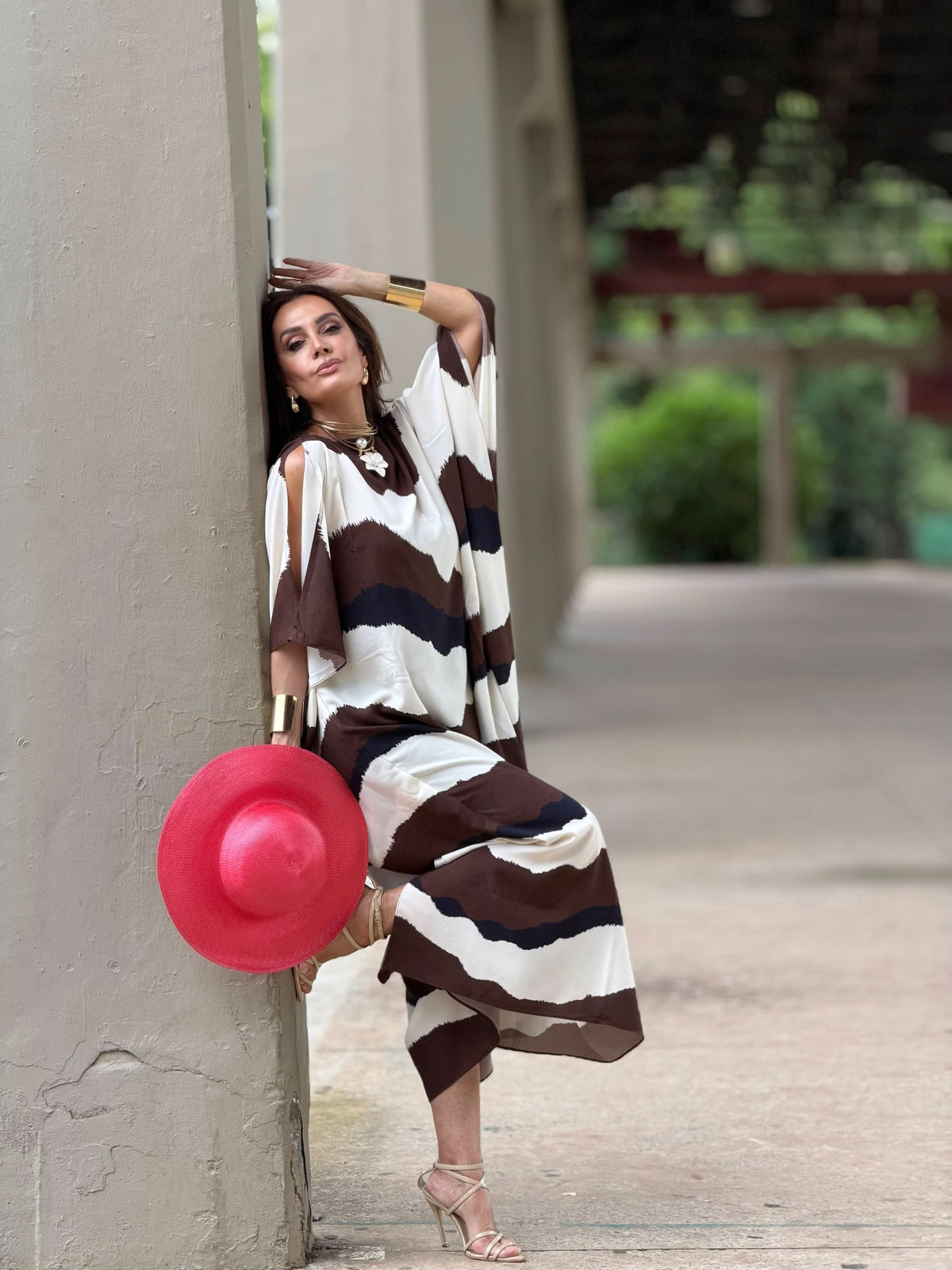 Vestido Kaftan Santorini Brown — Vista Lateral | EZILDINHA