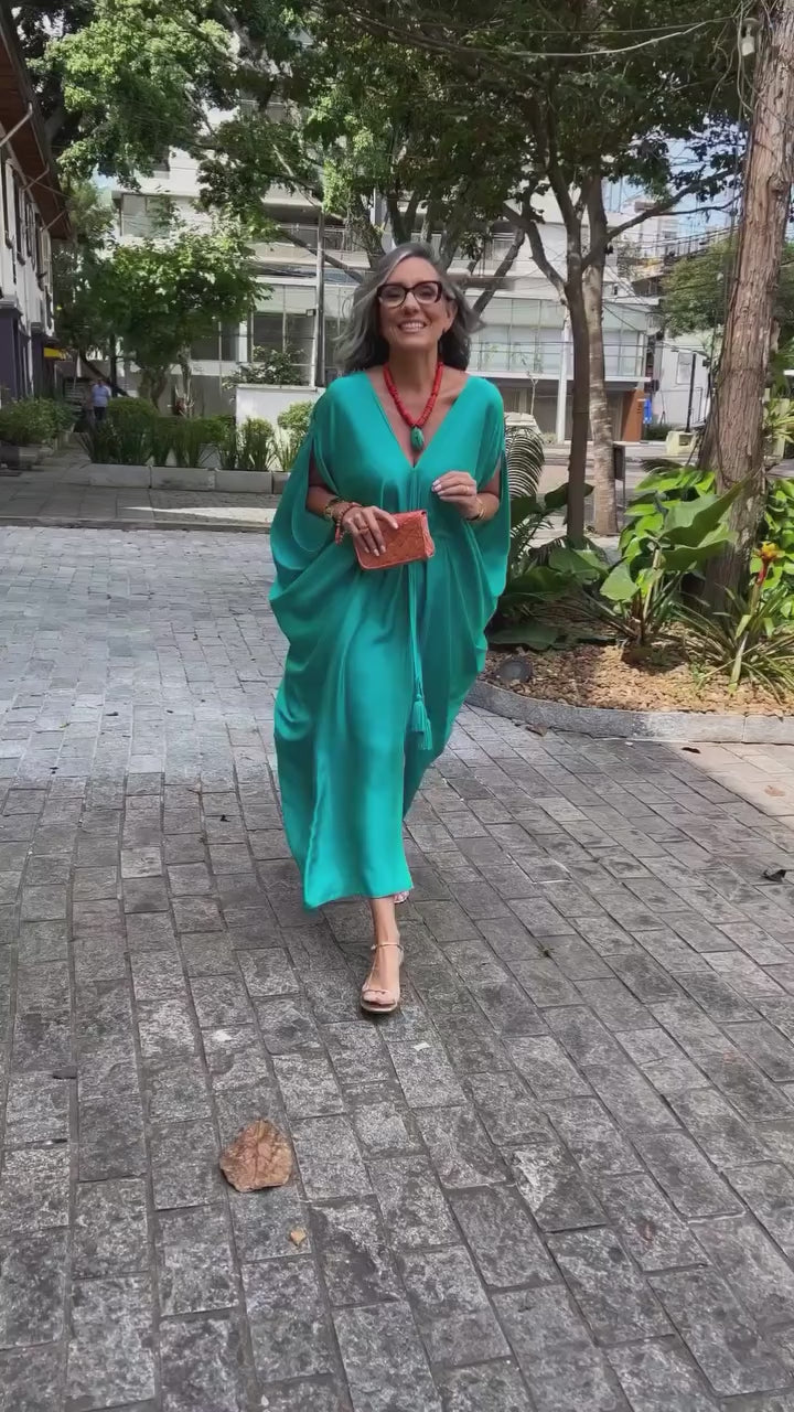 Video mostrando caimento Kaftan de seda feminino EZILDINHA