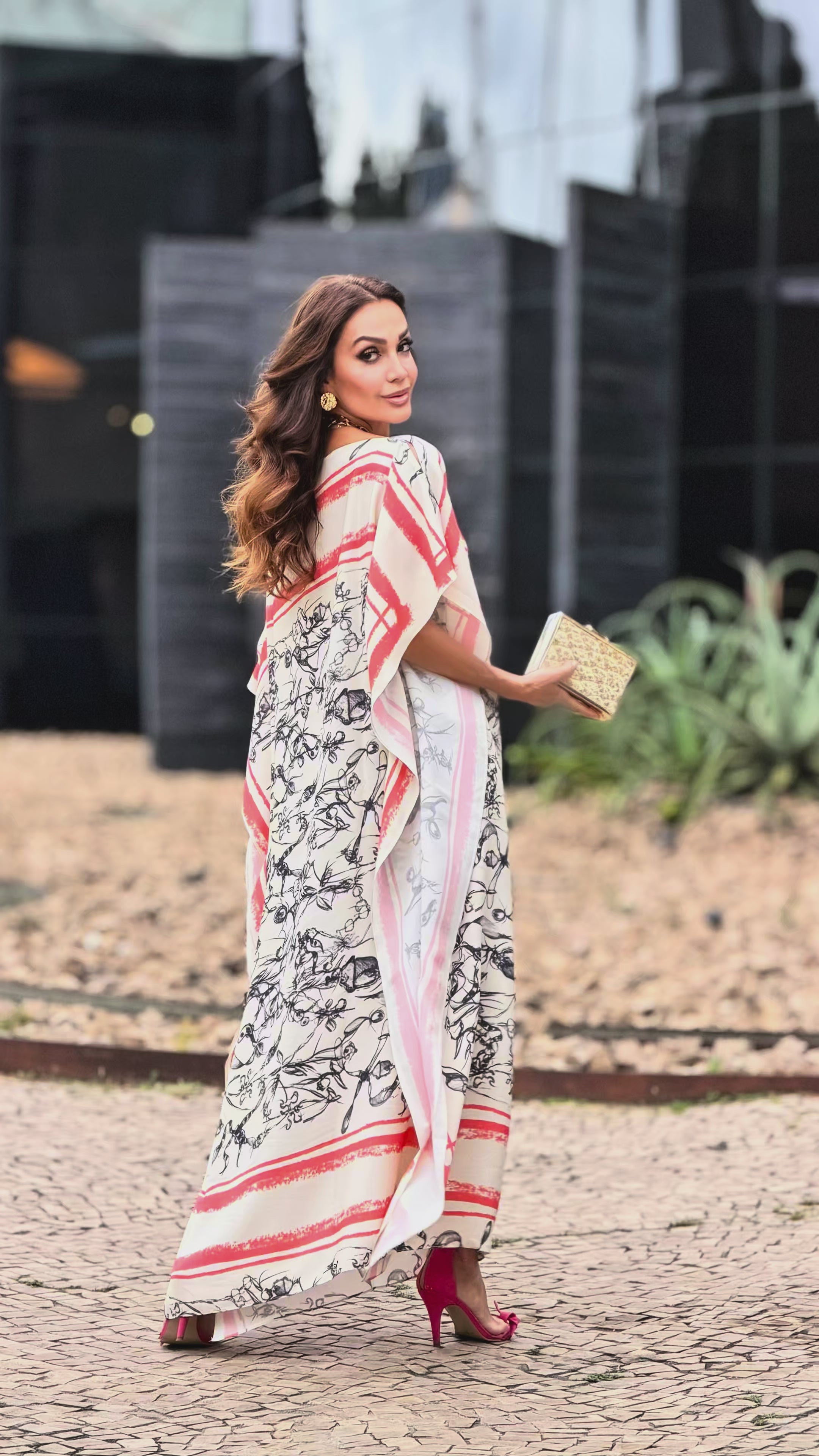 Video do Vestido Kaftan Tahiti EZILDINHA Caimento Fluido Estampa Floral Tropical Viscose Crepe