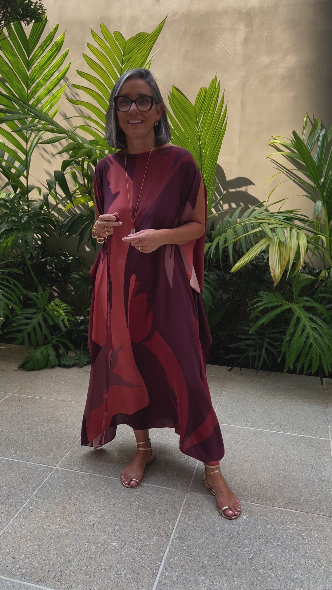 Kaftan Longo Seda Estampa Gotham EZILDINHA para festa noturna
